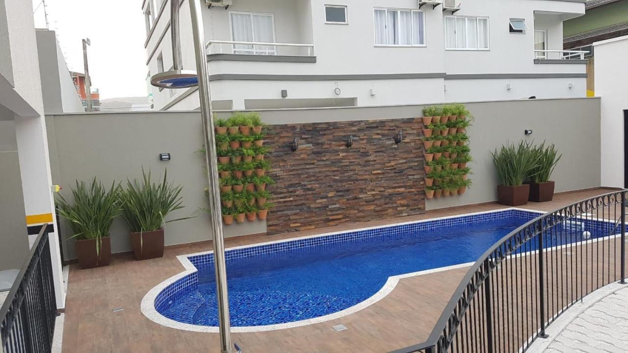 Var-101A Dpto Amplio En Condominio Cerrado Con Piscina Bombinhas Exterior foto